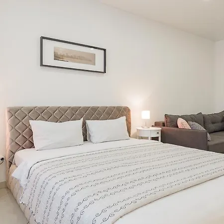 Modern In A New Building Apartment *